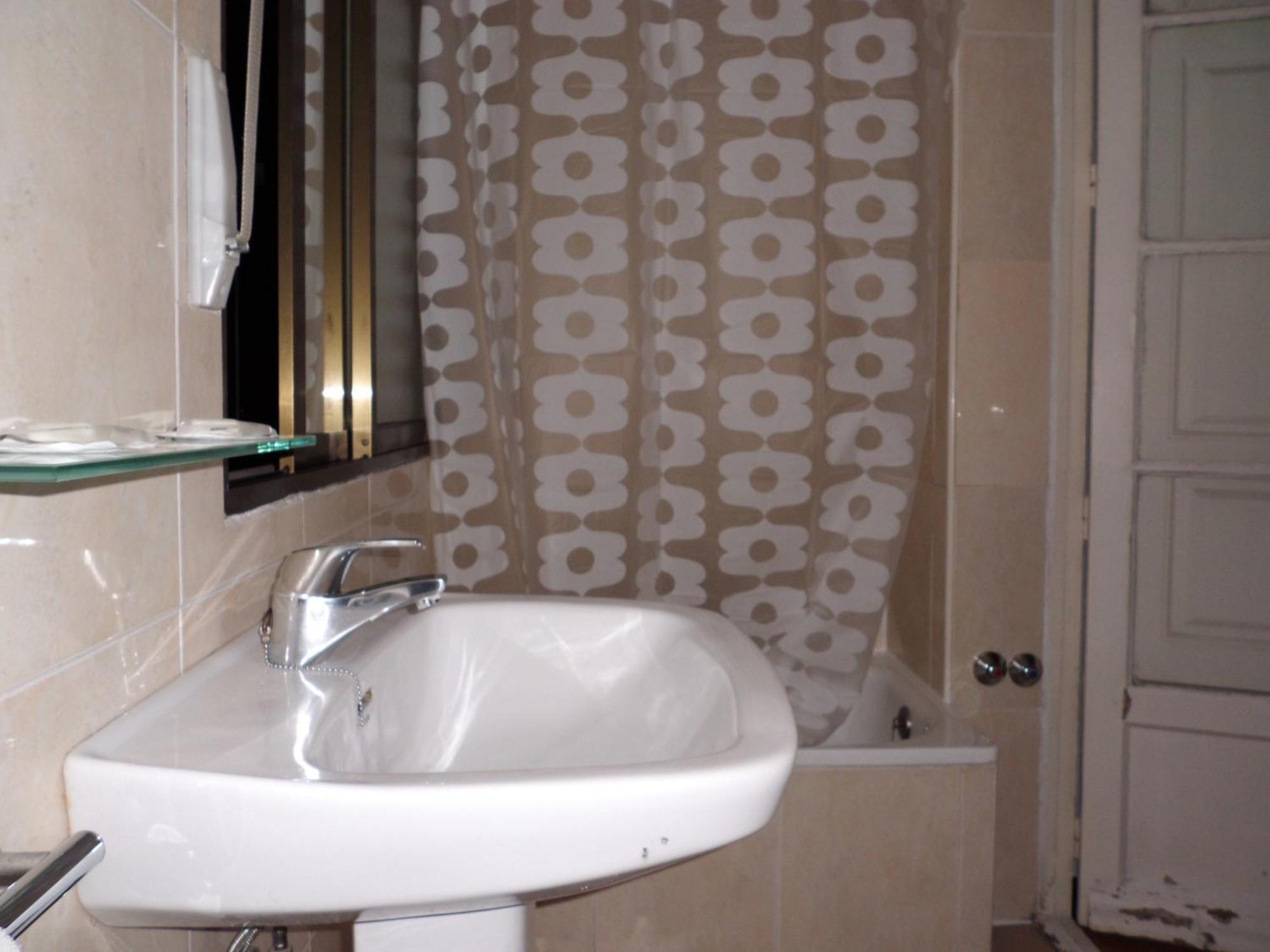 Hostal Lima Valladolid Exteriör bild