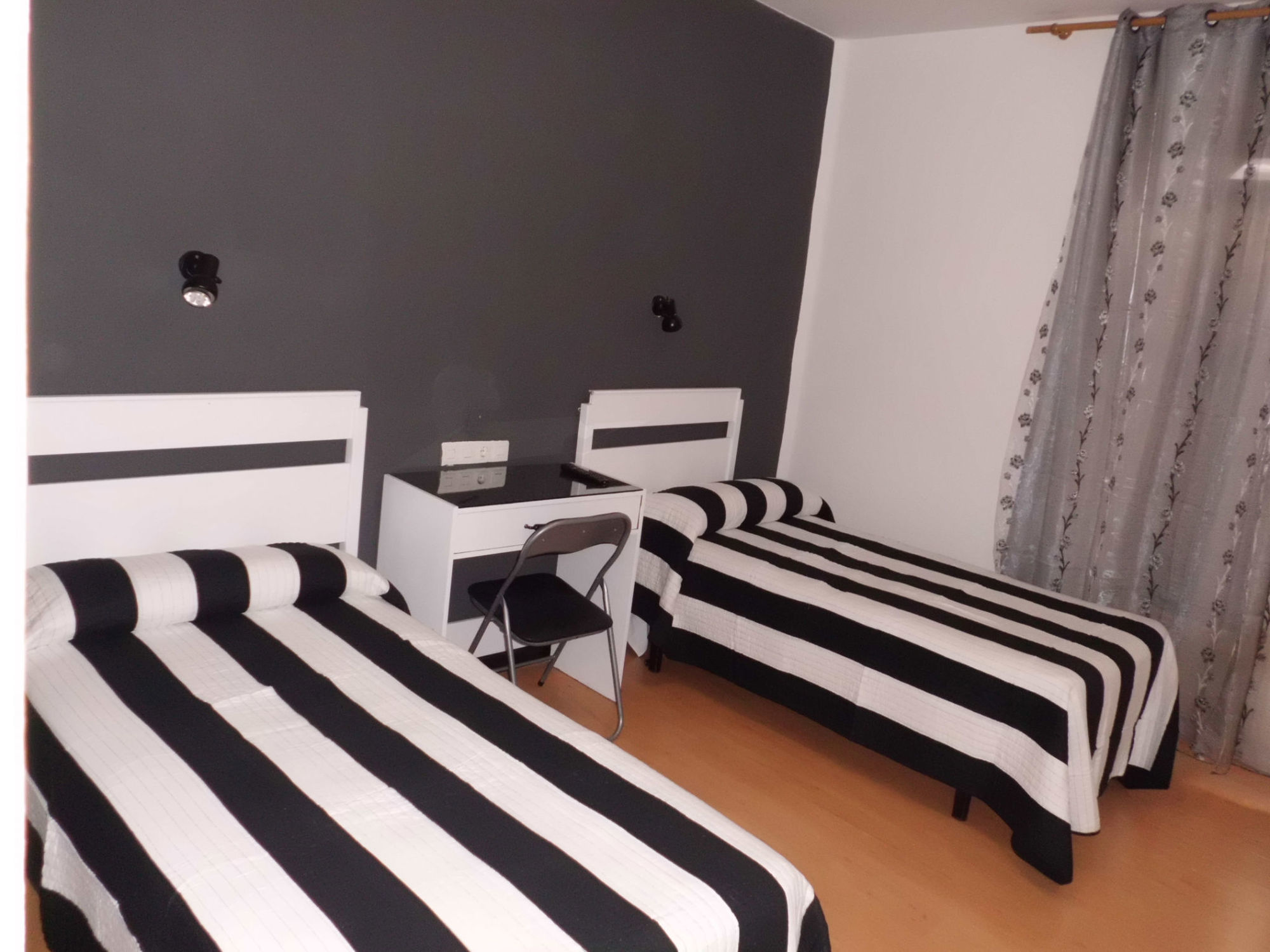 Hostal Lima Valladolid Exteriör bild