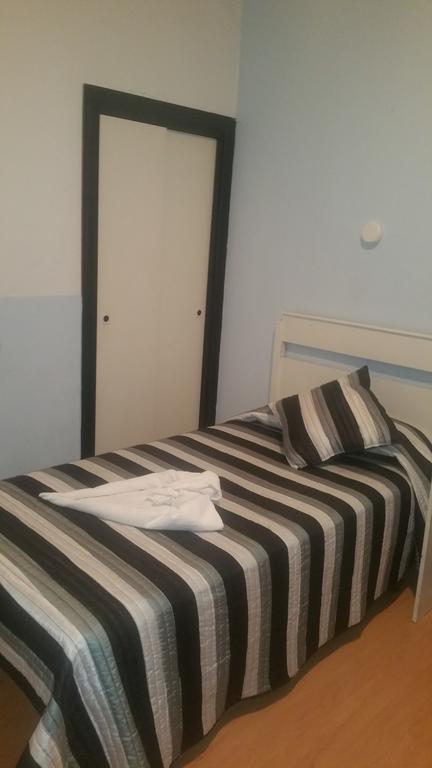 Hostal Lima Valladolid Exteriör bild