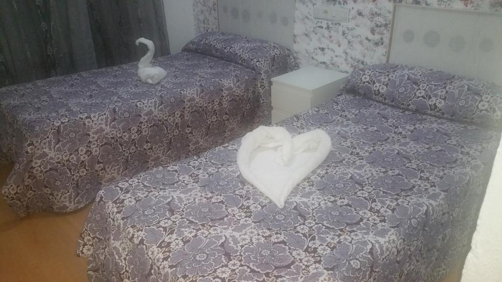 Hostal Lima Valladolid Exteriör bild
