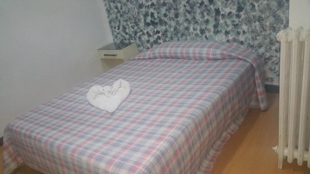 Hostal Lima Valladolid Exteriör bild