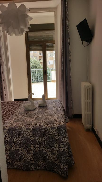 Hostal Lima Valladolid Exteriör bild