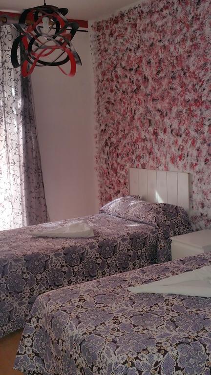 Hostal Lima Valladolid Exteriör bild