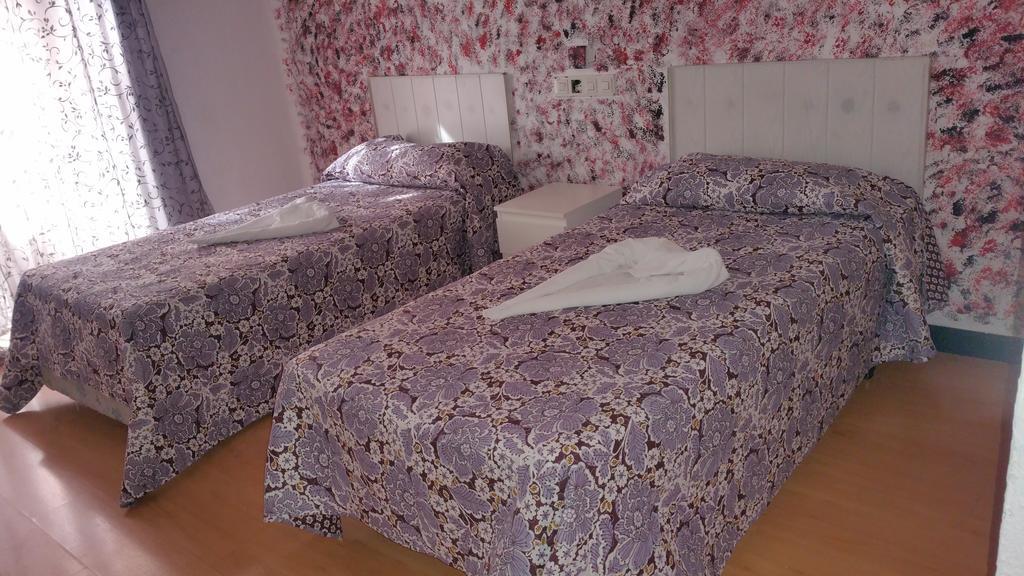 Hostal Lima Valladolid Exteriör bild