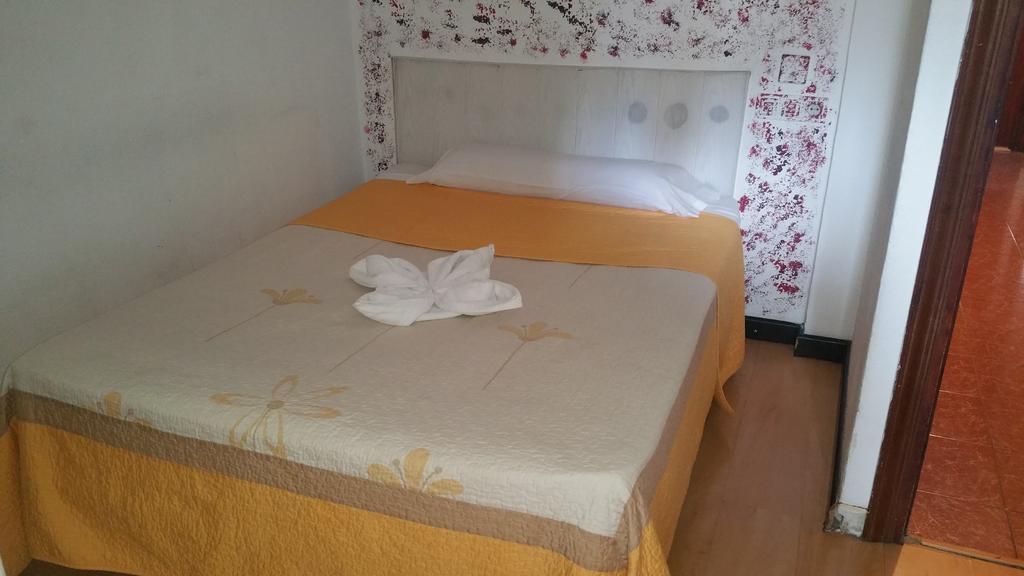Hostal Lima Valladolid Exteriör bild