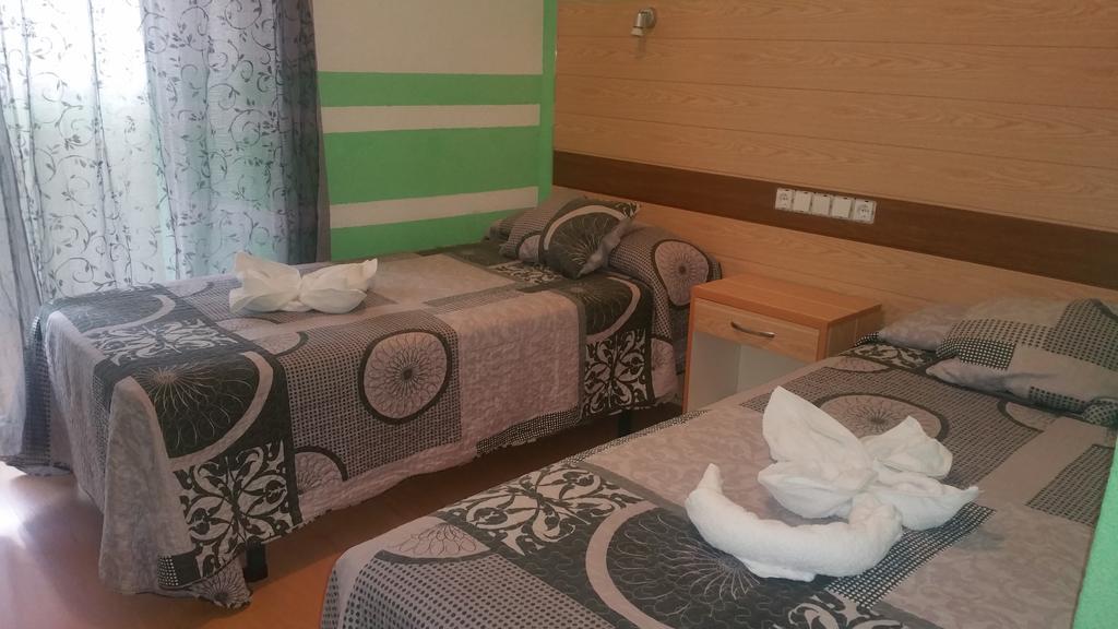 Hostal Lima Valladolid Exteriör bild