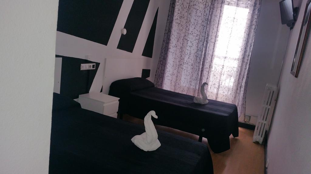 Hostal Lima Valladolid Exteriör bild