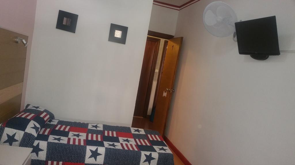 Hostal Lima Valladolid Exteriör bild
