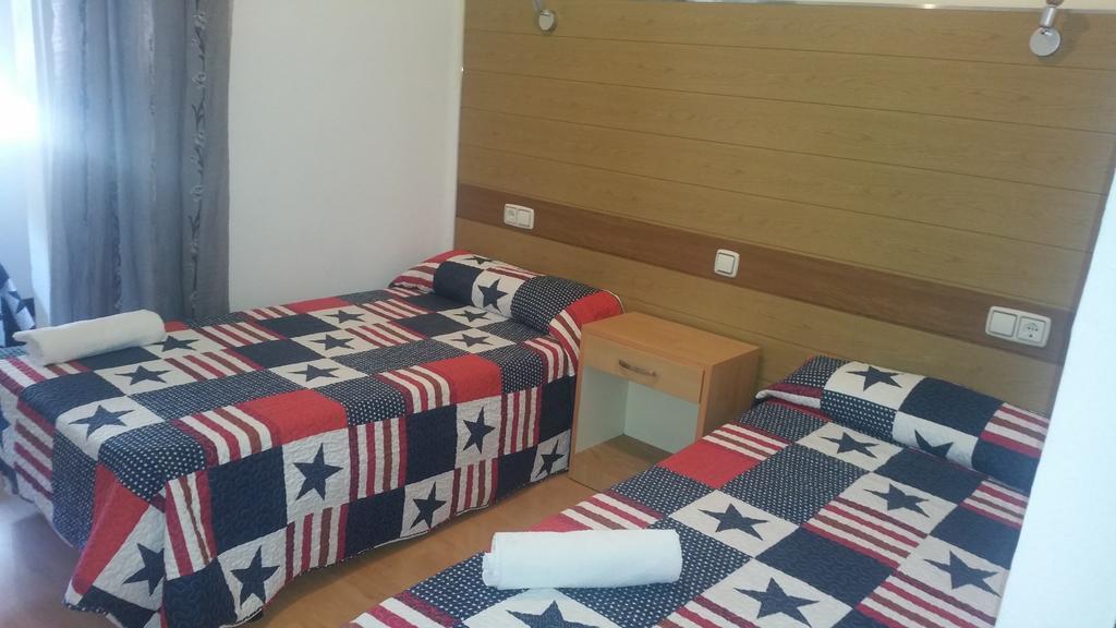 Hostal Lima Valladolid Exteriör bild