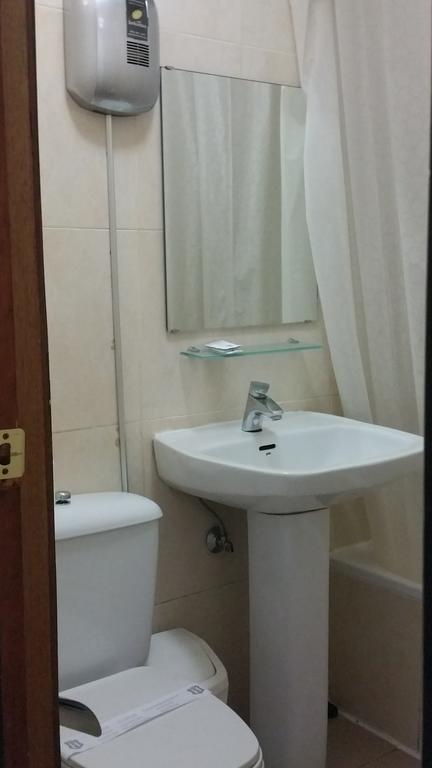 Hostal Lima Valladolid Exteriör bild