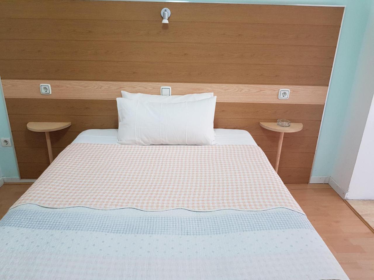 Hostal Lima Valladolid Exteriör bild