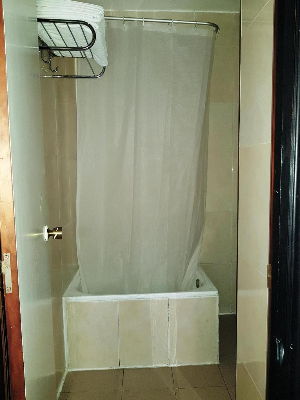 Hostal Lima Valladolid Exteriör bild